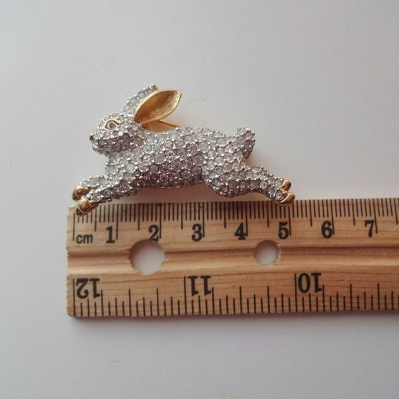 SIGNED Swarovski Rabbit Brooch Pin RARE - Picture 2 of 3